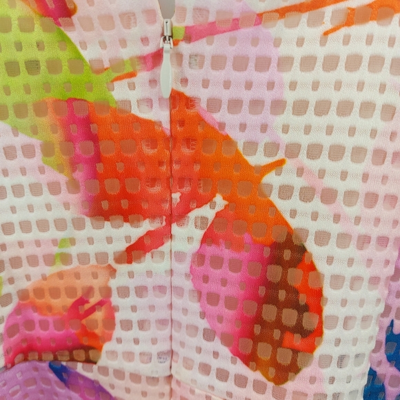 Trina Turk Sylvie Dress Sz 4 Pink Multi Color Floral Keyhole Sheath - Picture 7 of 11